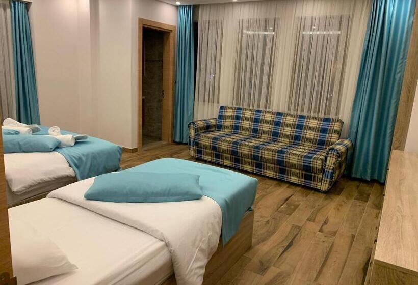 패밀리 룸, Danis Motel