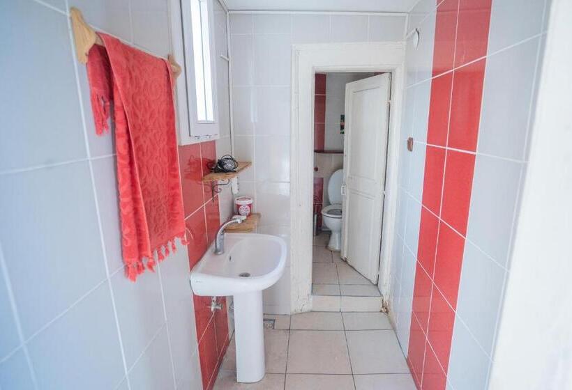 تختخواب در اتاق مشترک, Lotus Garden Hostel Izmir