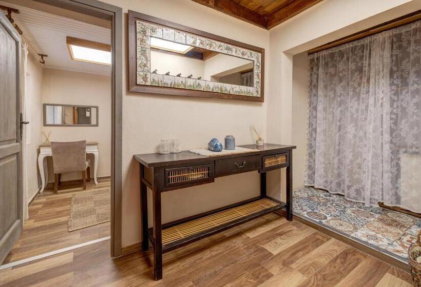 اتاق خانوادگی, Aral Tatil Ciftligi