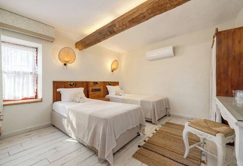 اتاق خانوادگی, Aral Tatil Ciftligi