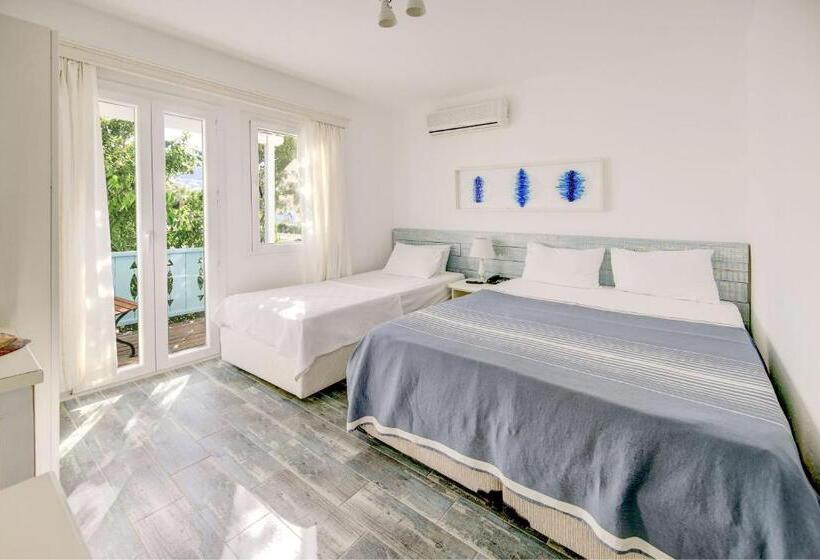 Номер Стандарт Трехместный, Kefi Beach & Suites