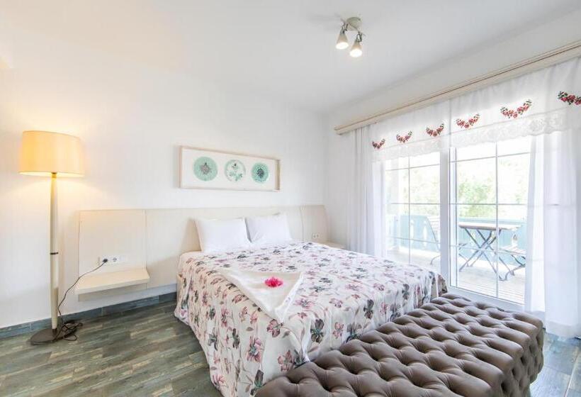 Люкс Superior Вид на Море, Kefi Beach & Suites