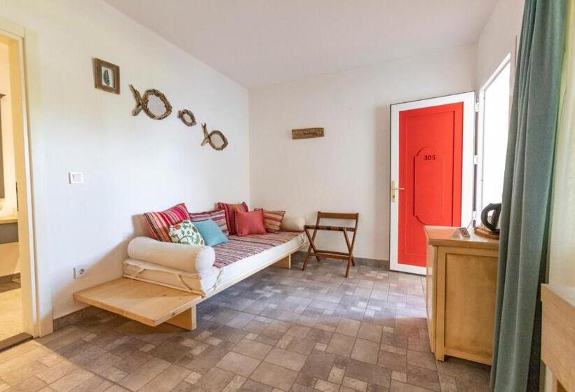 Семейный Номер Совместный Санузел, Kefi Beach & Suites