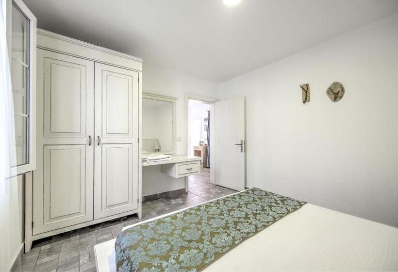 Семейный Номер Совместный Санузел, Kefi Beach & Suites