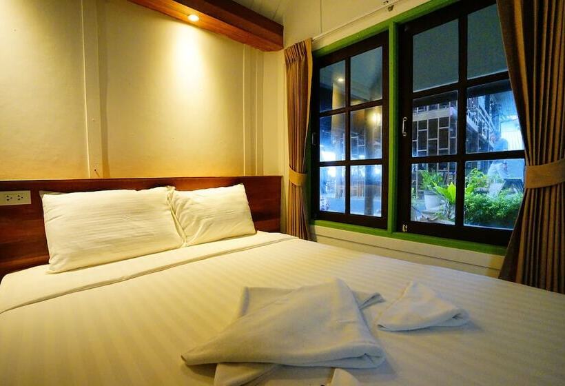 Семейный Номер, Apple Beachfront Resort