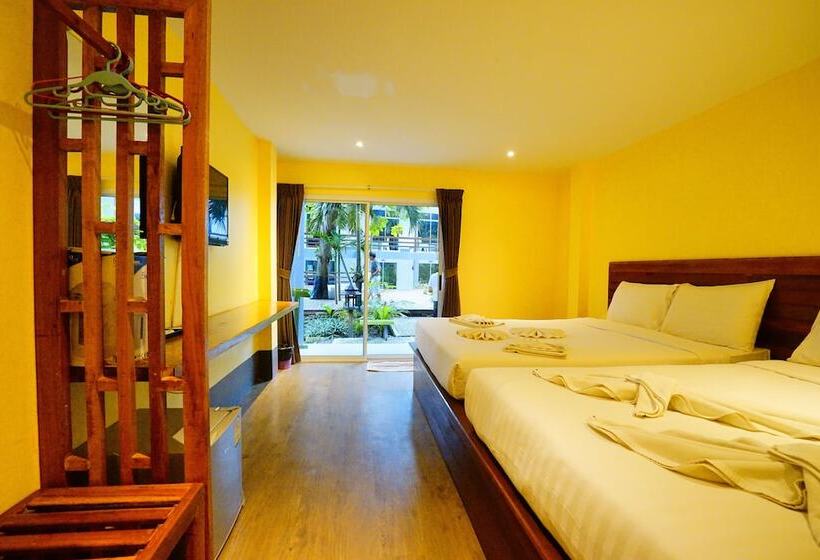 Семейный Номер, Apple Beachfront Resort