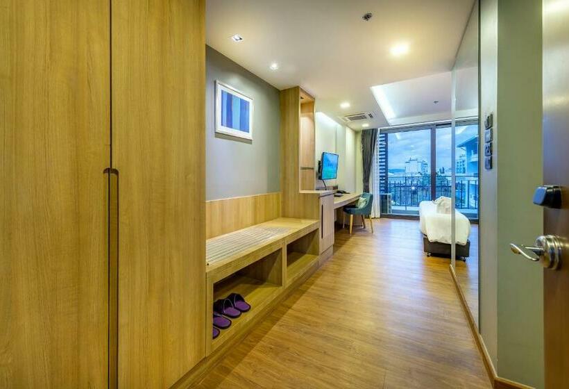 اتاق لوکس با چشم‌انداز استخر, Plaai Prime Hotel Rayong Sha Extra Plus