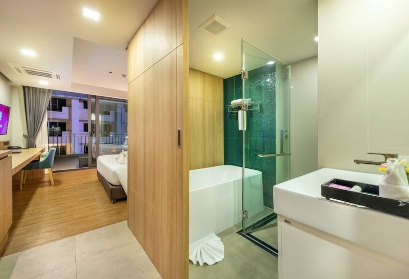 استودیو استاندارد با چشم‌انداز استخر, Plaai Prime Hotel Rayong Sha Extra Plus