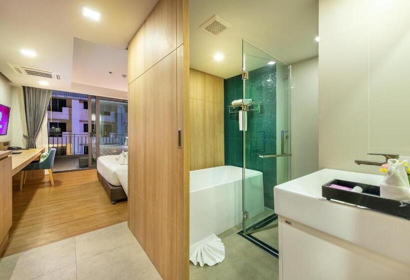 استودیو استاندارد با چشم‌انداز استخر, Plaai Prime Hotel Rayong Sha Extra Plus