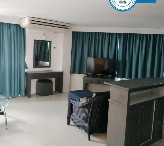 سوییت جونیور لوکس, Jomtien Longstay Hotel   Sha Plus Certified