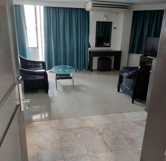 سوییت جونیور لوکس, Jomtien Longstay Hotel   Sha Plus Certified