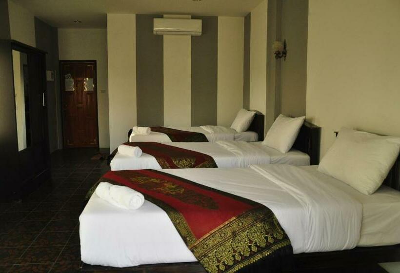 Трехместный Номер Стандарт с Балконом, Chiang Rai Khuakrae Resort