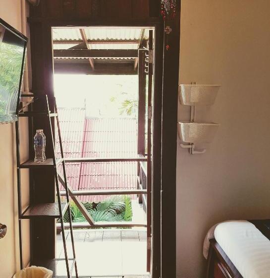 Standard room with outdoor bath, Niwas Ayutthaya