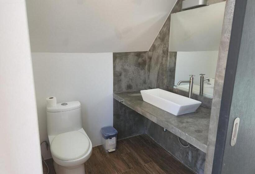 اتاق لوکس با بالکن و چشم‌انداز دریا, Siam Royal View Resort Apartments