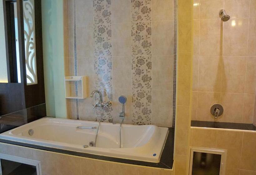 سوئیت با وان آب گرم, Chanpraya Resort