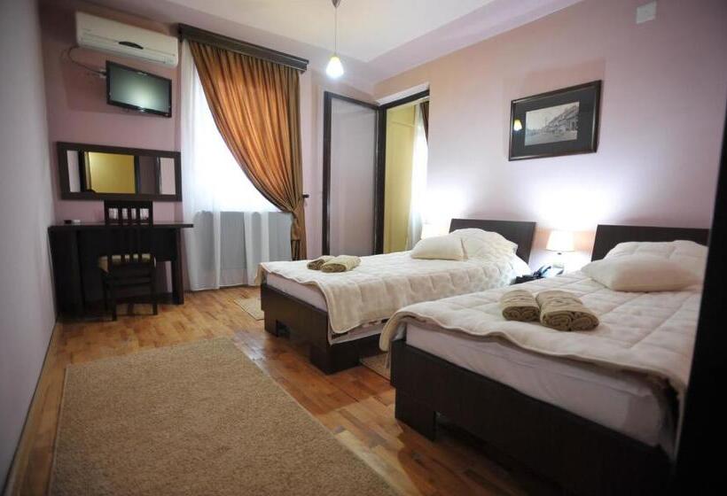 اتاق خانوادگی, Garni Hotel City