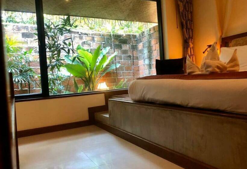 غرفة قياسية مطلّة علي الحديقة, Ploy Resort