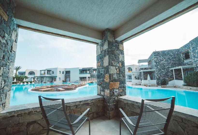 Номер Superior Вид на Бассейн, Ostria Resort & Spa