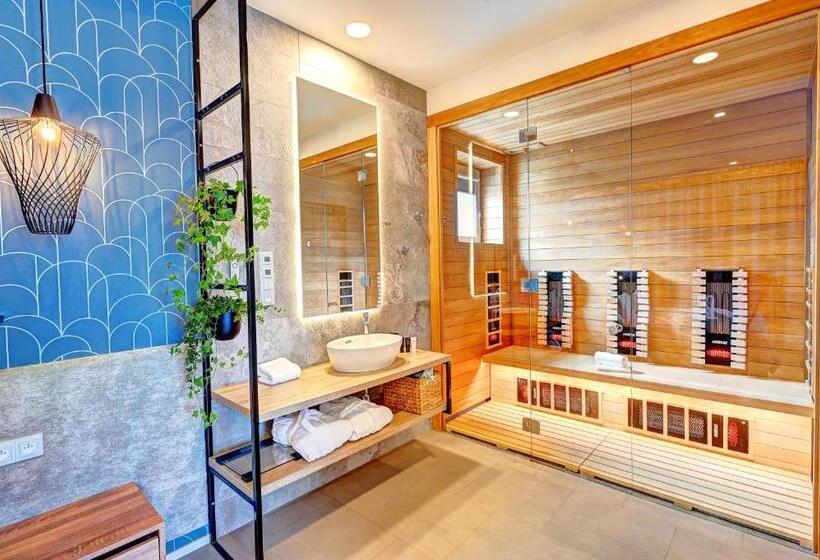 جناح, Wellness Hotel Fénix