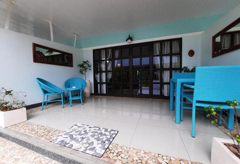 Standard Triple Room with Terrace, Cabanes Des Anges