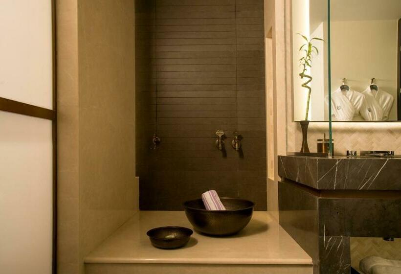 Standard Room Sea View with Balcony, Fairmont Quasar Istanbul