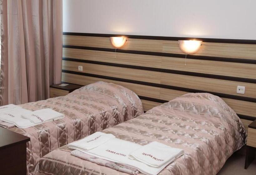 Quarto Quadruple Standart com Varanda, Zaara