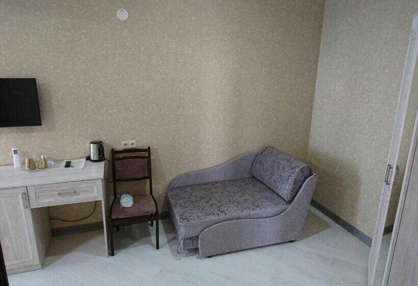 سوئیت جونیور خانوادگی, Gega