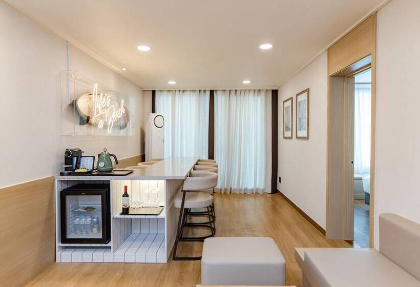 Королевский Люкс, Kensington Resort Seorak Beach