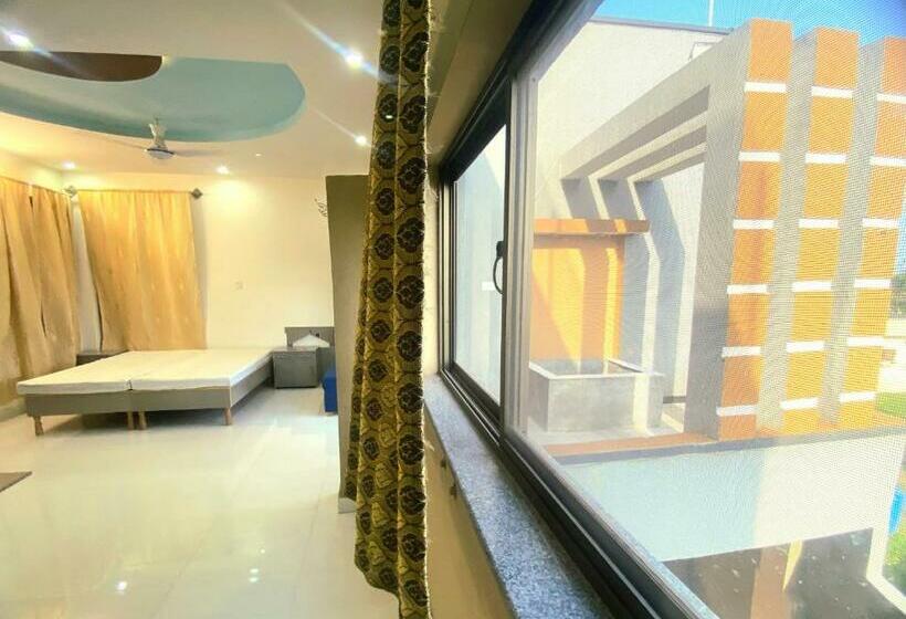 سوئیت پرزیدنت, Lexus Grand Hotel, Islamabad