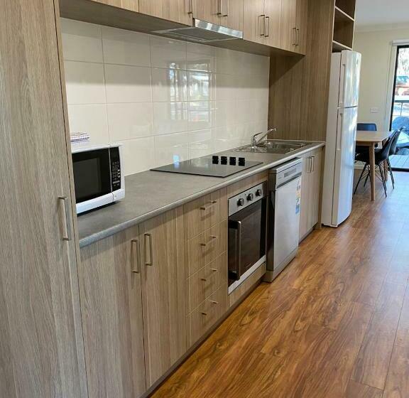 디럭스 패밀리 룸, Wedderburn Caravan Park