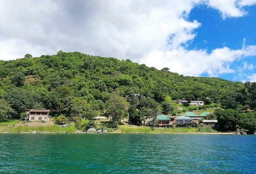 اتاق استاندارد با چشم‌انداز دریاچه, Ndau Lodge
