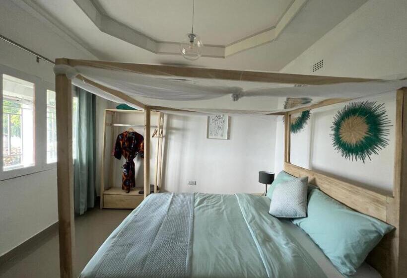 اتاق استاندارد با چشم‌انداز دریاچه, Ndau Lodge