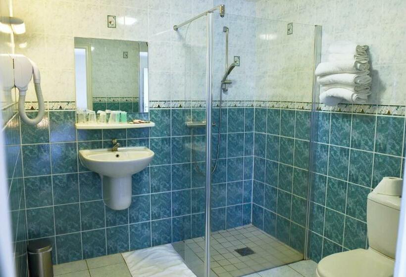 Трехместный Номер Стандарт Вид на Сад, Hôtel Heod   Binic   Saint Quay Portrieux