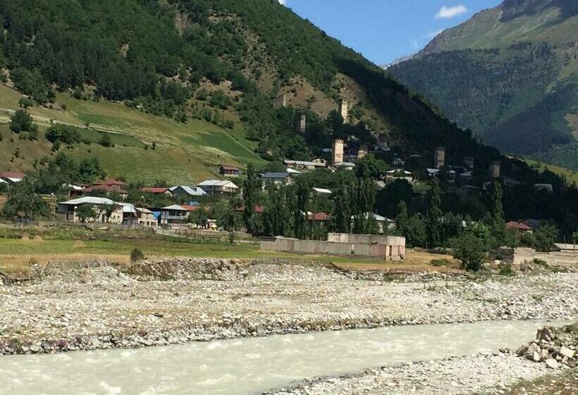 اتاق استاندارد سه نفره, Riverside Mestia