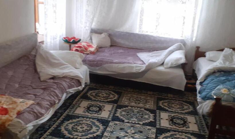 اتاق خانوادگی, Guest House In Buhal