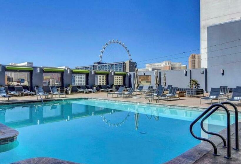 带1个卧室的带阳台的公寓, Condo At Platinum Hotel Strip View