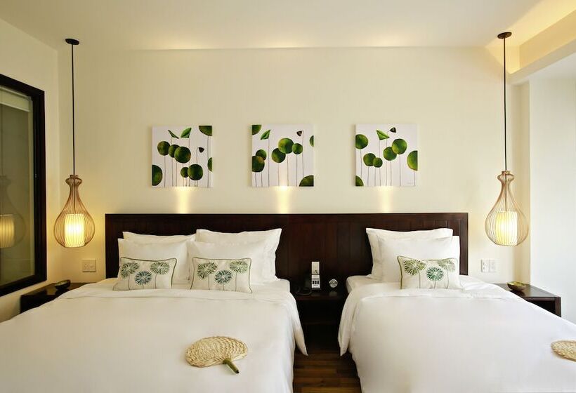 اتاق لوکس سه تخته با چشم‌انداز, Lasenta Boutique Hotel Hoian