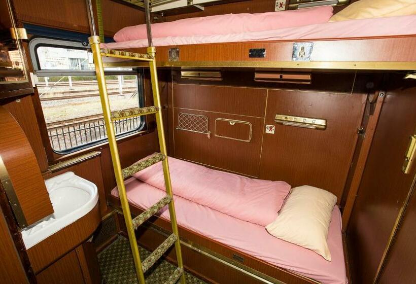 标准三人间共用浴室, Train Lodge Amsterdam