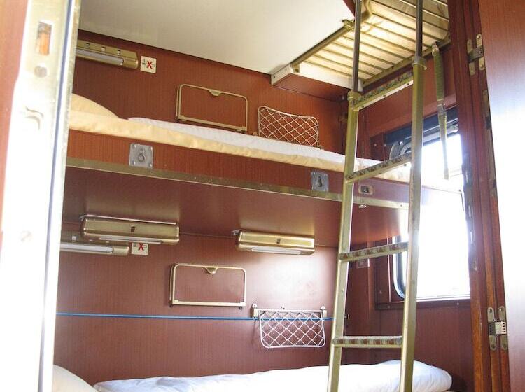 标准三人间共用浴室, Train Lodge Amsterdam