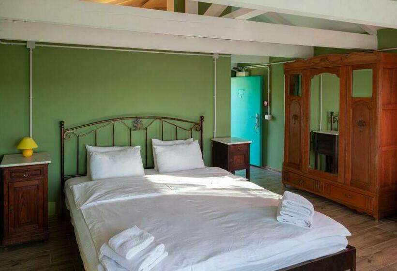اتاق استاندارد, Chateau Mere