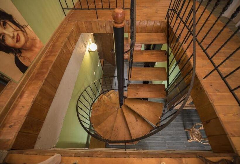 سوییت دوبلکس, Chateau Mere
