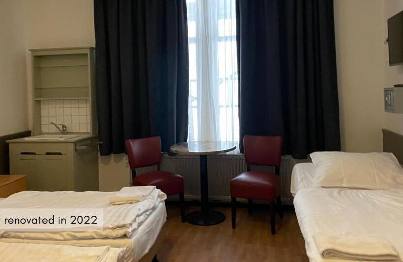 Quarto Estandar Banheiro Compartilhado, City