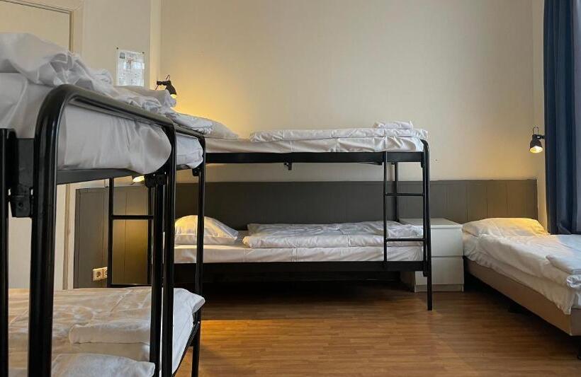 Quarto Estandar Banheiro Compartilhado, City