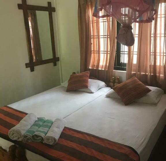 اتاق استاندارد با چشم‌انداز باغ, Sujatha Tourist Rest
