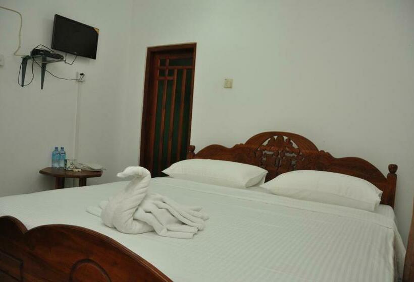 اتاق لوکس با بالکن, Sujatha Tourist Rest