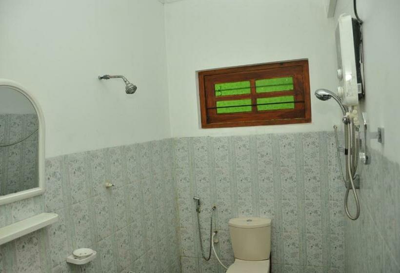 اتاق لوکس با بالکن, Sujatha Tourist Rest