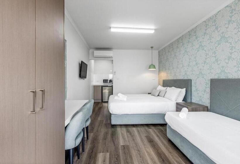 디럭스 룸, Rosebud Motel
