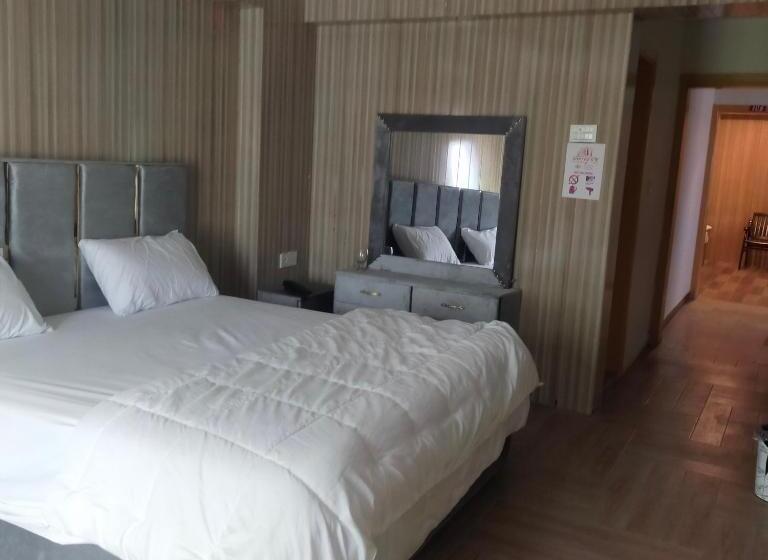 اتاق لوکس, 5star & Restaurant Skardu