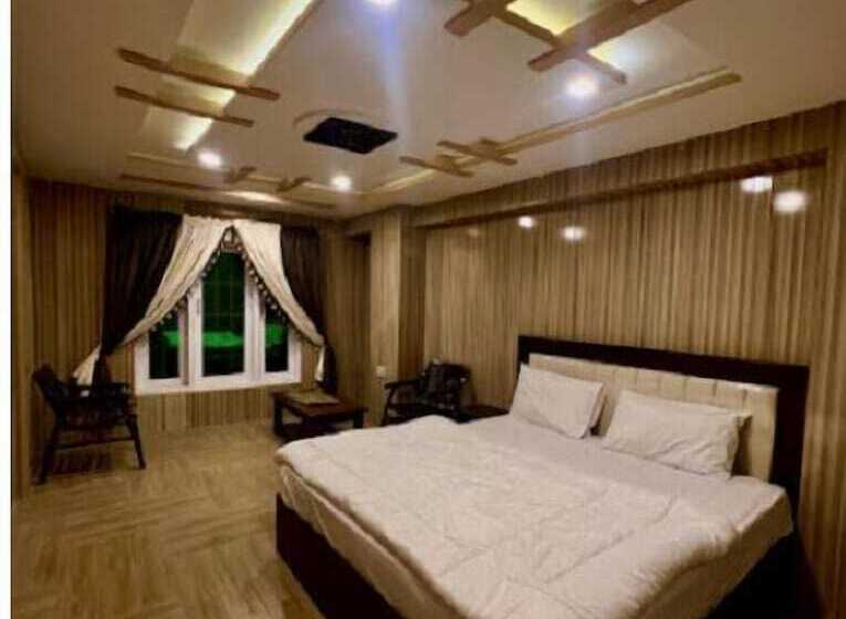 اتاق لوکس, 5star & Restaurant Skardu