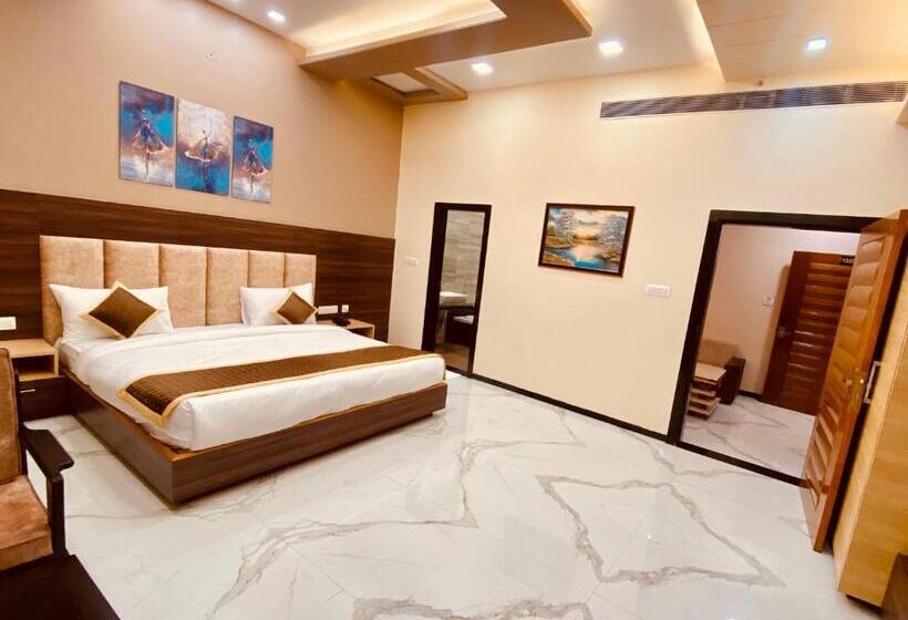Люкс, Skyworld Hotels & Resorts